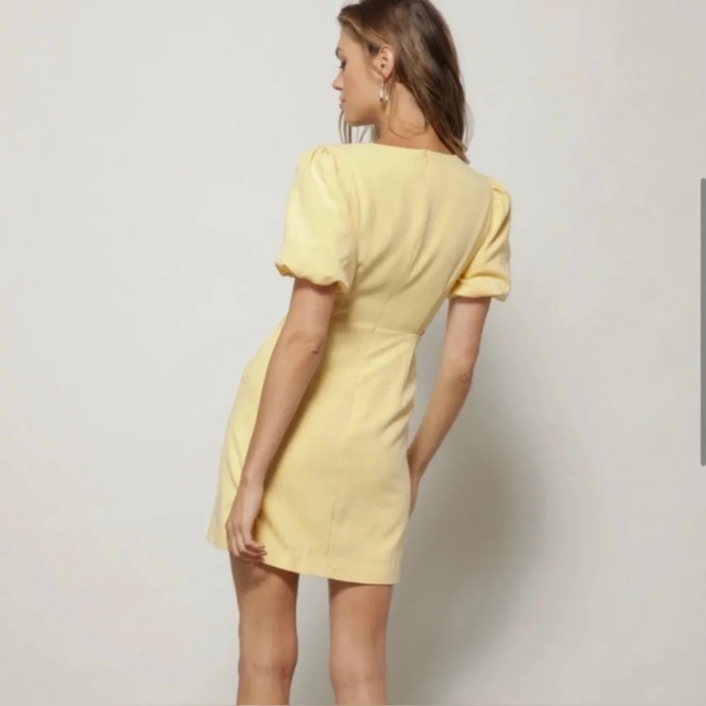 Line & dot dresses - Picture 3 of 10